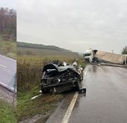 Momentul în care o mașină este strivită de un TIR scăpat de sub control, în localitatea Drăgușeni. Șoferul mașinii și pasagerul au murit pe loc